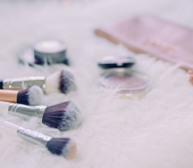 Maquiagem profissional em casa: 15 itens que não podem faltar no seu nécessaire