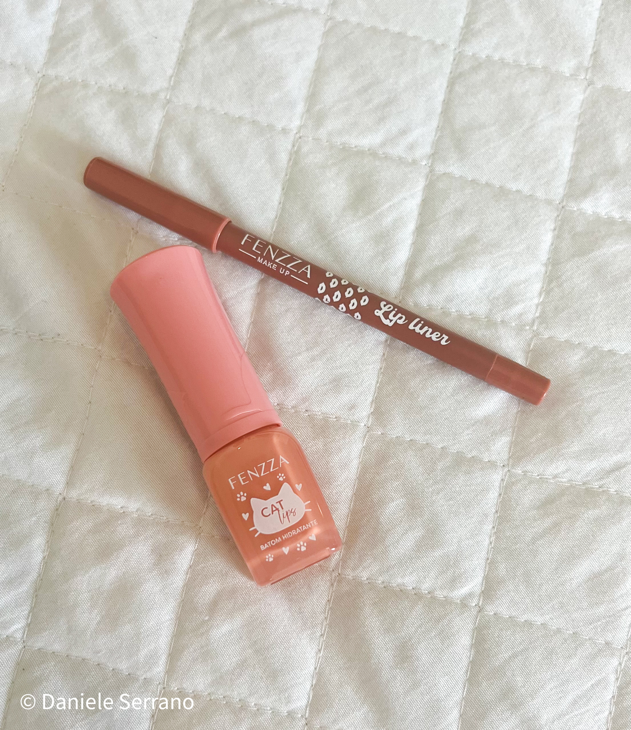 A Dupla Imbatível para Lábios Perfeitos: Contorno Labial Rose + Batom Cat Lips Fenzza Make Up