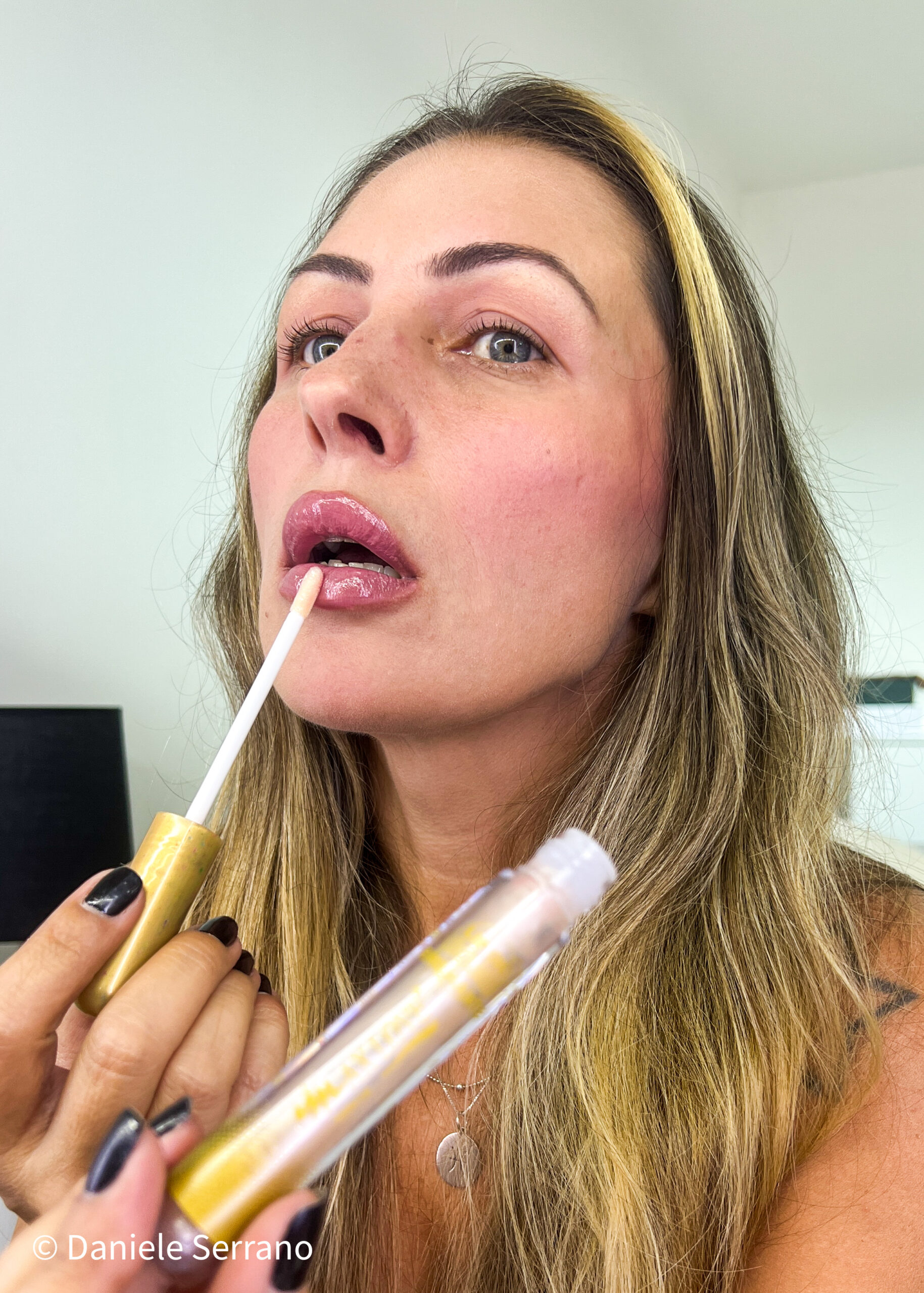 O Segredo para Lábios Irresistíveis com o Lip Oil Bomb Brilhante Max Love!