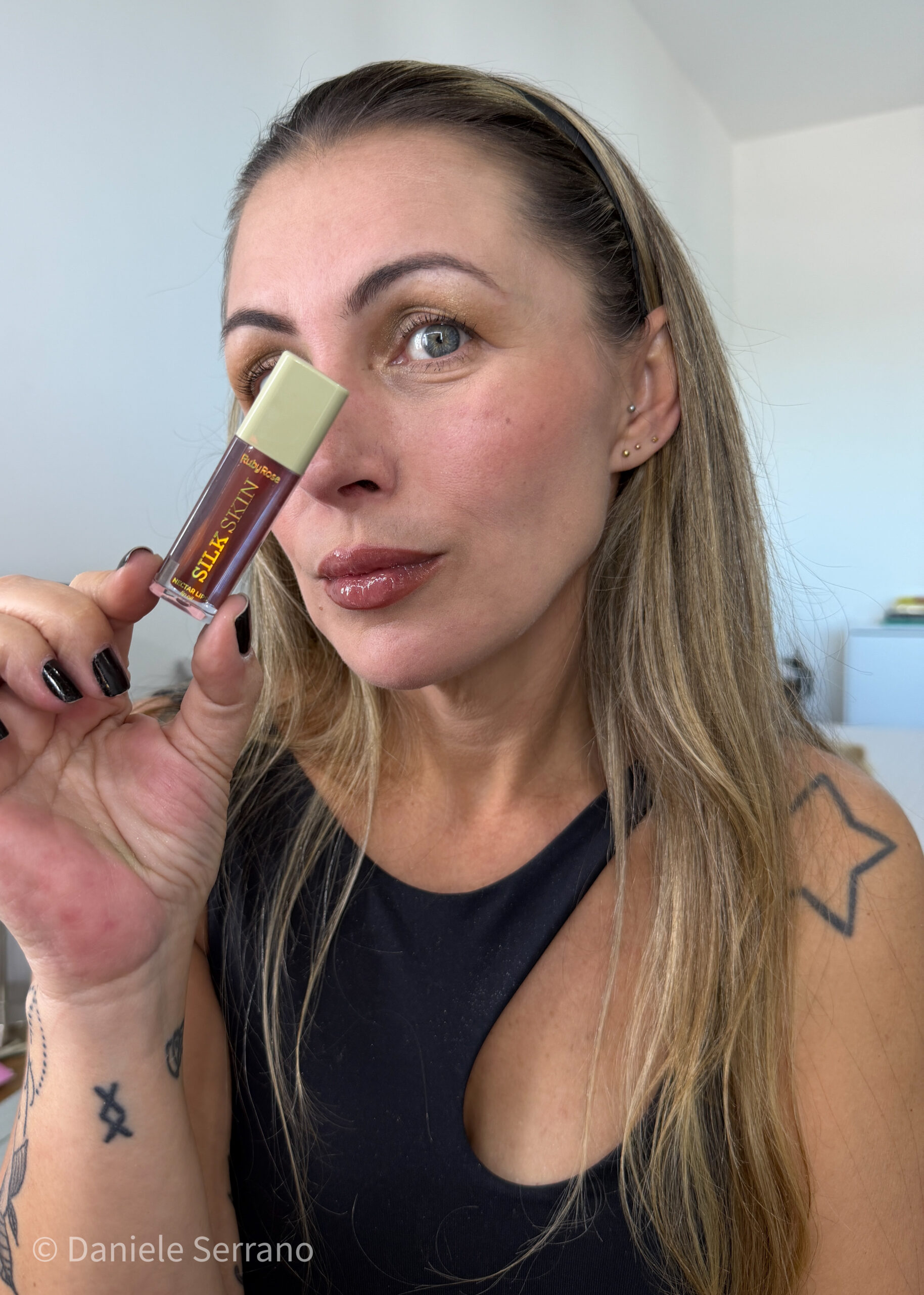 Lip Oil Nectar Lips Ruby Rose: O Segredo para Lábios Hidratados no Dia a Dia Lip Oil Nectar Lips Ruby Rose: O Segredo para Lábios Hidratados no Dia a Dia