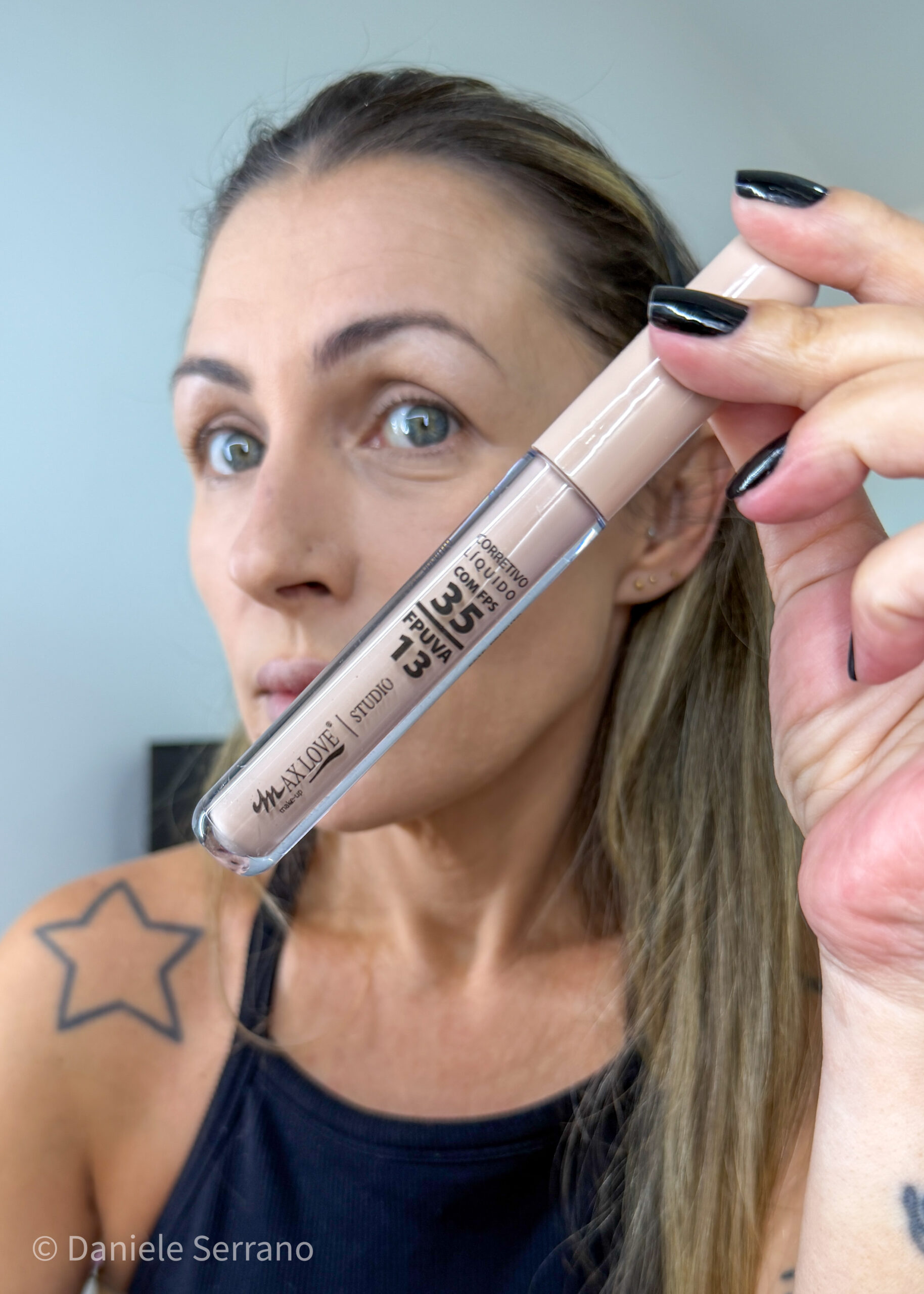 Max Love Acertou: O Corretivo que Corrige e Protege sua Pele com FPS 35. Max Love Acertou: O Corretivo que Corrige e Protege sua Pele com FPS 35.