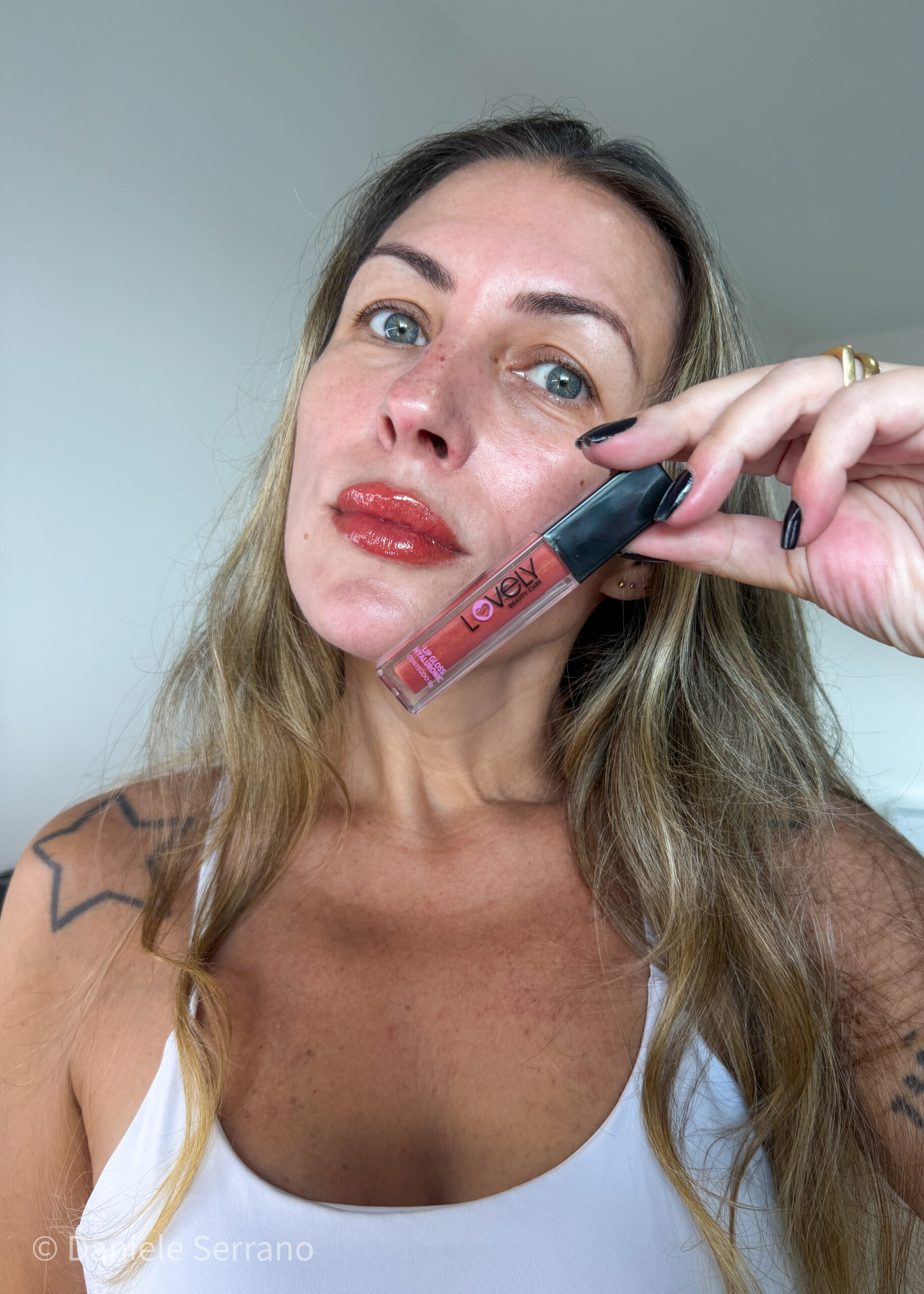 Lábios Perfeitamente Hidratados e Com Volume: Lip Gloss Hyaluronic Lovely Beauty Care Lábios Perfeitamente Hidratados e Com Volume: Lip Gloss Hyaluronic Lovely Beauty Care