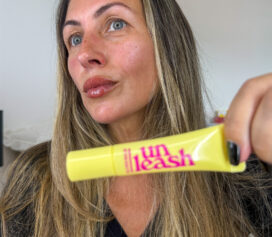 Sunset Dazzle Gloss Balm Unleashia: O Brilho dos Pôr-do-Sol, a Ciência dos Peptídeos Sunset Dazzle Gloss Balm Unleashia: O Brilho dos Pôr-do-Sol, a Ciência dos Peptídeos