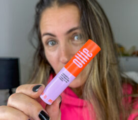 Corretivo em Bastão FPS 30 Ollie: alta cobertura, proteção solar e skincare em um único produto Corretivo em Bastão FPS 30 Ollie: alta cobertura, proteção solar e skincare em um único produto