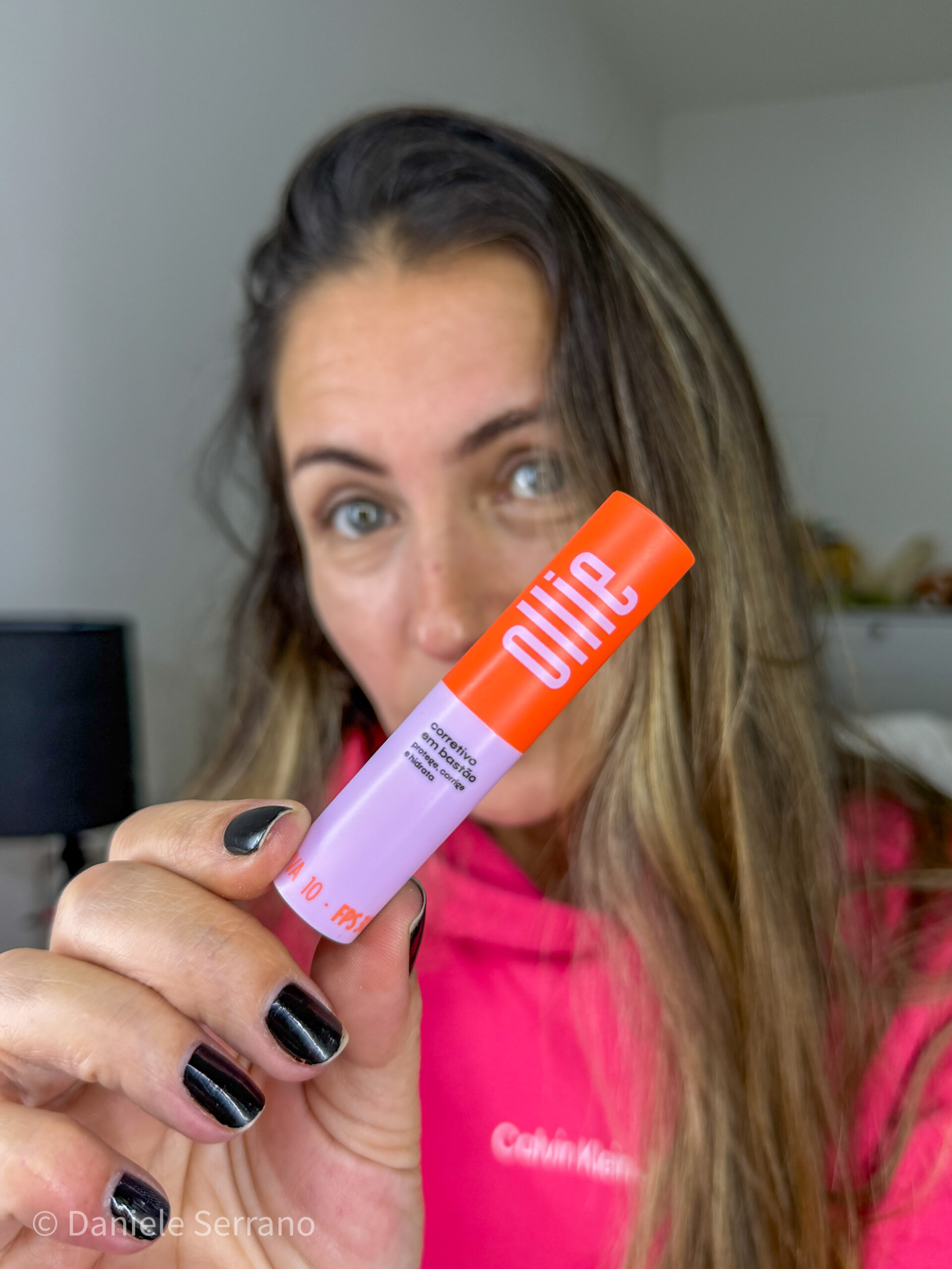 Corretivo em Bastão FPS 30 Ollie: alta cobertura, proteção solar e skincare em um único produto Corretivo em Bastão FPS 30 Ollie: alta cobertura, proteção solar e skincare em um único produto