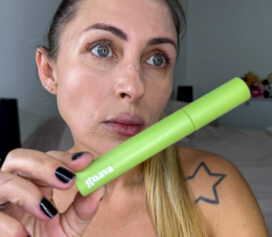 Máscara de Cílios Guava Skin: O Segredo Para Cílios de Cinema Que Também Cuidam de Você Máscara de Cílios Guava Skin: O Segredo Para Cílios de Cinema Que Também Cuidam de Você